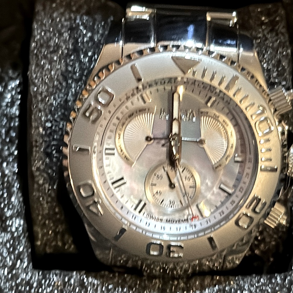 Men’s Invicta watch reserve